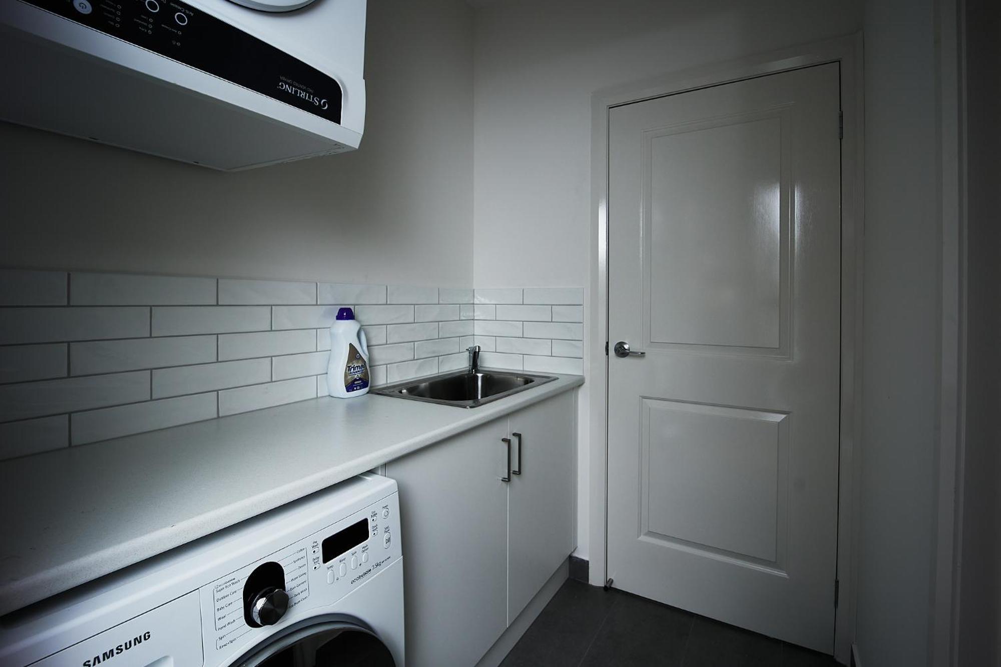 Holiday home Beautiful Newly Built Townhouse 5min Walk To *