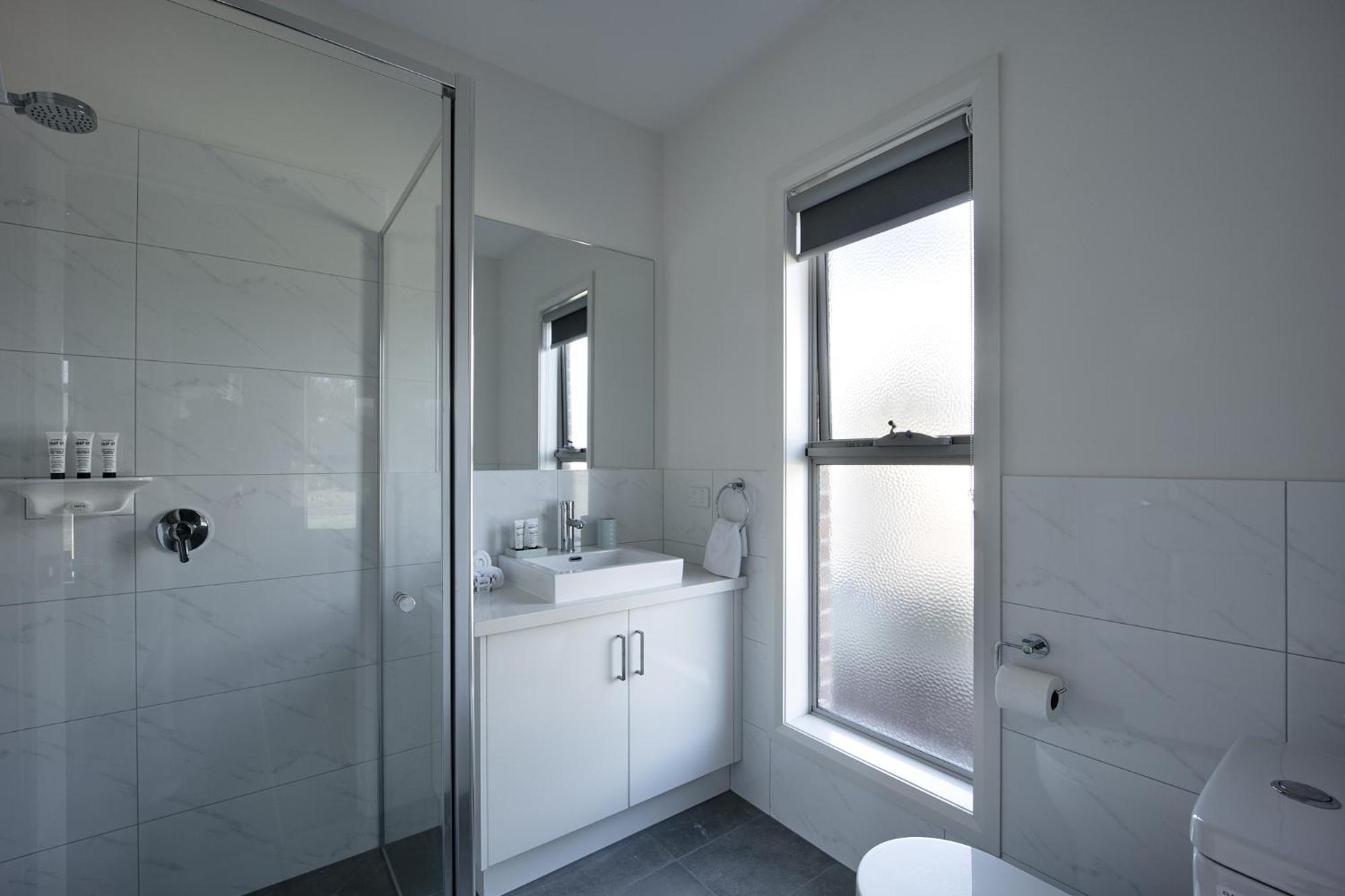 Beautiful Newly Built Townhouse 5min Walk To Capel Sound